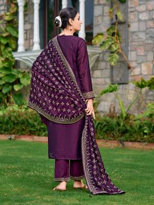 floral embroidered zari round neck straight kurta with trousers & dupatta 5