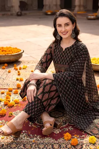 women ethnic motifs printed regular  cotton kurta with trousers & with dupatta