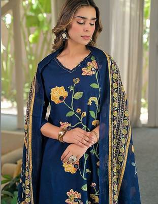 women floral printed regular mirror work  cotton kurta with palazzos & with dupatta 5