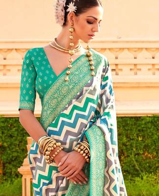 Green zari silk blend banarasi saree 3