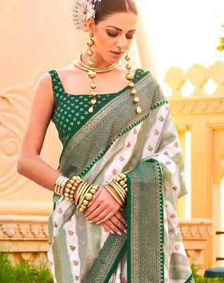 Off white woven design zari silk blend designer banarasi saree 2