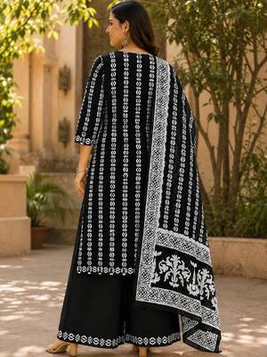 women ethnic motifs printed regular  cotton kurta with palazzos & with dupatta 2