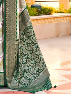 Off white woven design zari silk blend designer banarasi saree 4