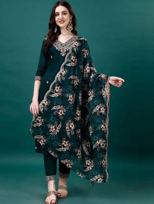 women floral embroidered regular thread work kurta with trousers & with dupatta 1