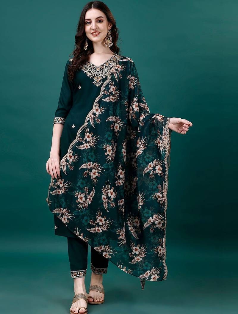 women floral embroidered regular thread work kurta with trousers & with dupatta