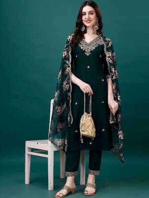 women floral embroidered regular thread work kurta with trousers & with dupatta 6