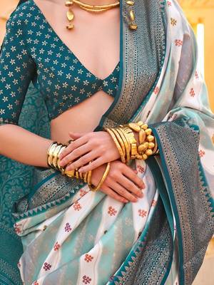 Off white woven design zari silk blend banarasi saree 5