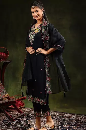 floral embroidered v neck organza kurta with trousers and dupatta
