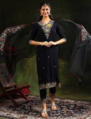 floral embroidered v neck organza kurta with trousers and dupatta 5