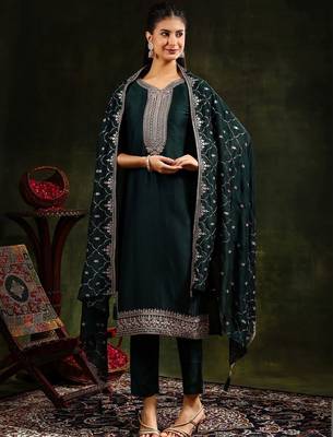 women ethnic motifs embroidered regular kurta with trousers & with dupatta 2
