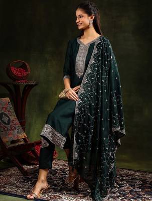 women ethnic motifs embroidered regular kurta with trousers & with dupatta 5