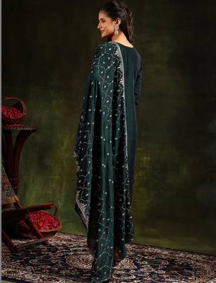 women ethnic motifs embroidered regular kurta with trousers & with dupatta 7