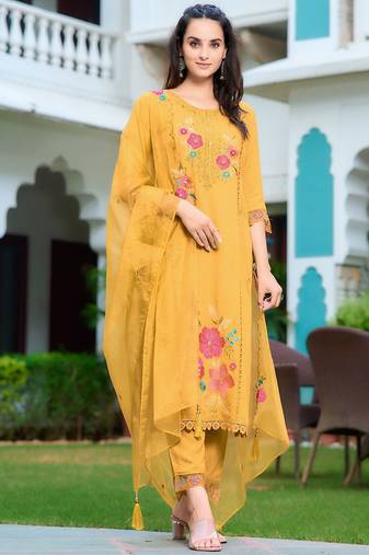 women floral embroidered regular thread work kurta with trousers & with dupatta