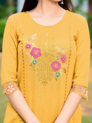 women floral embroidered regular thread work kurta with trousers & with dupatta 2