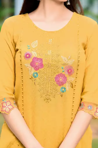 women floral embroidered regular thread work kurta with trousers & with dupatta