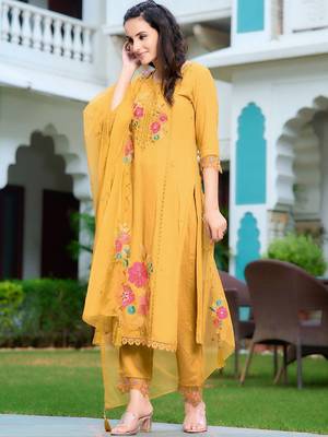 women floral embroidered regular thread work kurta with trousers & with dupatta 3