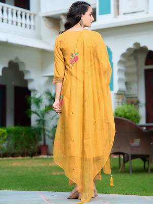 women floral embroidered regular thread work kurta with trousers & with dupatta 4