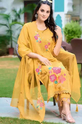 women floral embroidered regular thread work kurta with trousers & with dupatta