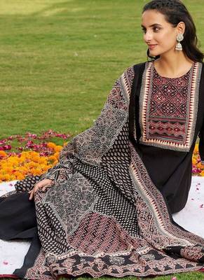 women ethnic motifs printed regular  cotton kurta with trousers & with dupatta 3