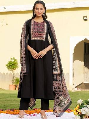 women ethnic motifs printed regular  cotton kurta with trousers & with dupatta 5