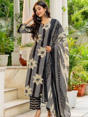 women floral printed regular  cotton kurta with trousers & with dupatta 1