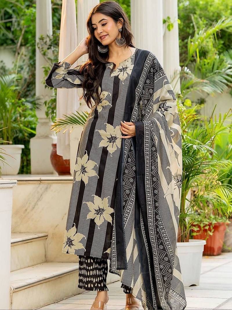 women floral printed regular  cotton kurta with trousers & with dupatta