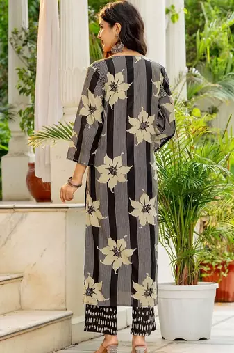 women floral printed regular  cotton kurta with trousers & with dupatta