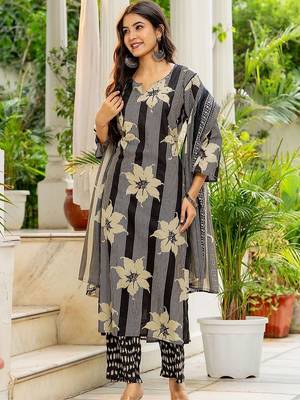 women floral printed regular  cotton kurta with trousers & with dupatta 6