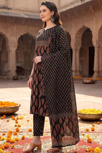 women ethnic motifs printed regular beads and stones  cotton kurta with trousers & with