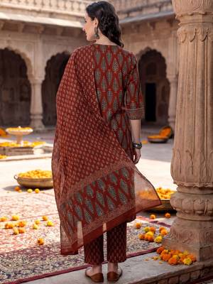 women ethnic motifs printed regular  cotton kurta with trousers & with dupatta 3