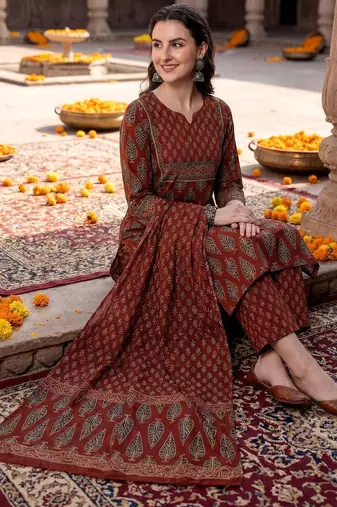 women ethnic motifs printed regular  cotton kurta with trousers & with dupatta