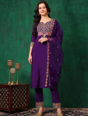 women ethnic motifs embroidered kurta with trousers & dupatta 1