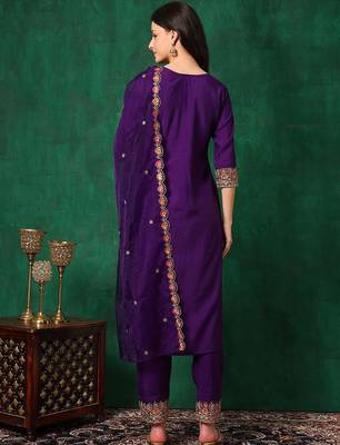 women ethnic motifs embroidered kurta with trousers & dupatta 4