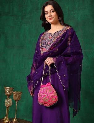 women ethnic motifs embroidered kurta with trousers & dupatta 6