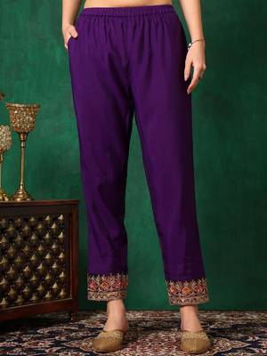 women ethnic motifs embroidered kurta with trousers & dupatta 7