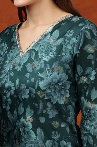 women floral printed regular kurta with trousers & dupatta