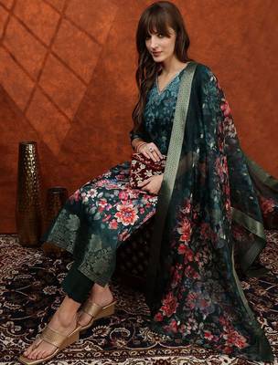 women floral printed regular kurta with trousers & dupatta 6