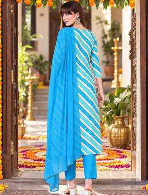 printed v-neck sequinned chanderi cotton kurta with trousers & dupatta 3