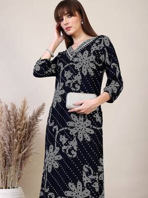 women ethnic motifs printed regular kurta with palazzos 2