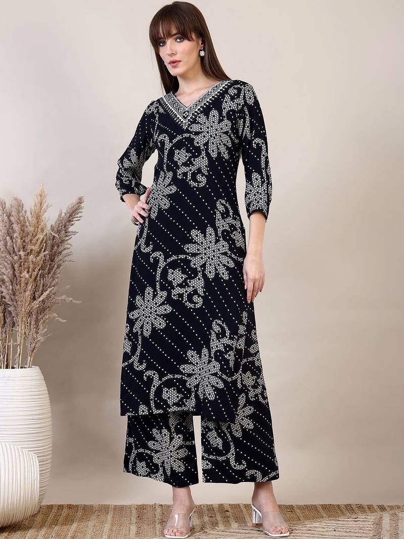women ethnic motifs printed regular kurta with palazzos