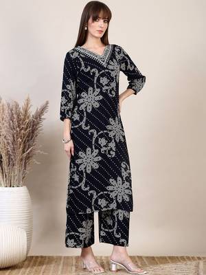 women ethnic motifs printed regular kurta with palazzos 5