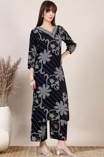 women ethnic motifs printed regular kurta with palazzos