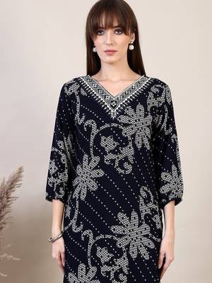 women ethnic motifs printed regular kurta with palazzos 6