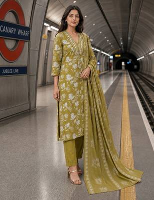 women floral printed regular  silk kurta with trousers & with dupatta 2
