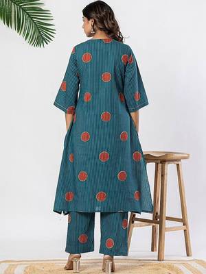 women printed regular thread work  cotton kurta with palazzos & with dupatta 4