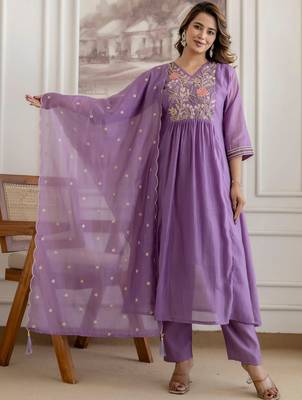 women floral embroidered angrakha thread work chanderi silk kurta with trousers & with dupatta 4