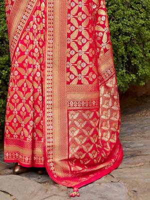 Red ethnic motifs zari silk blend banarasi saree 5