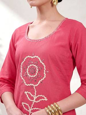 women ethnic motifs embroidered regular thread work  cotton kurta with trousers 2