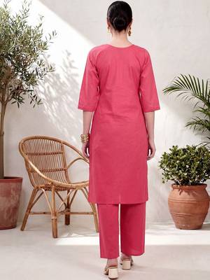 women ethnic motifs embroidered regular thread work  cotton kurta with trousers 3