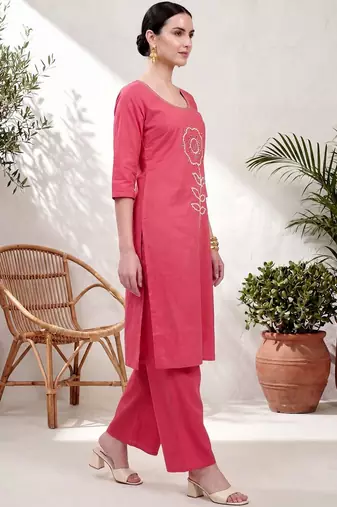 women ethnic motifs embroidered regular thread work  cotton kurta with trousers